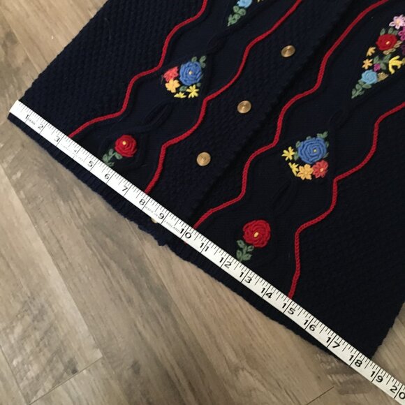 Hand Knit Cottagecore Wool Knit Floral Vest - Picture 13 of 14